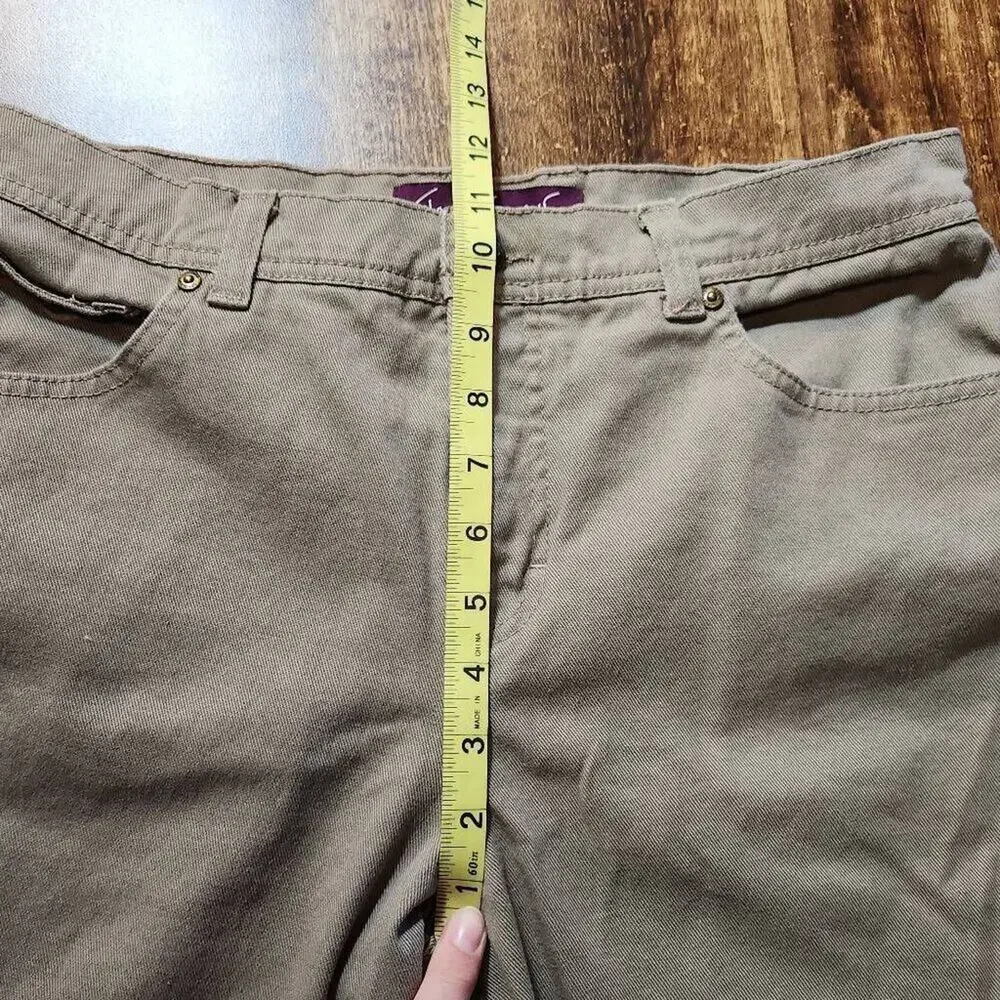 Gloria Vanderbilt Straight Leg Khaki Pants Size 12 Short